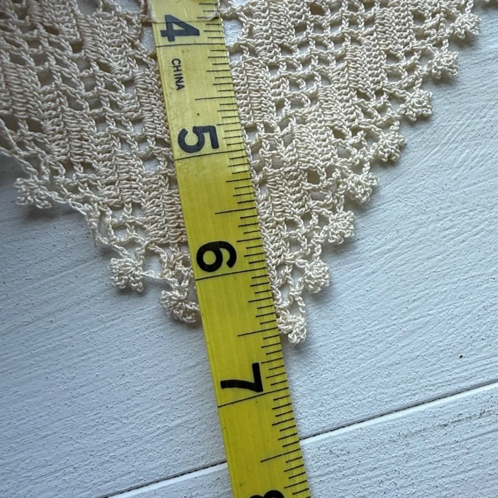 Vintage Hand Crocheted Lace Valance Trim Cream Cotton Scalloped Scarf  20in